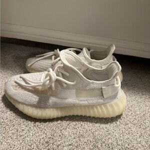 Yeezy Boost 350 V2 in Cream White